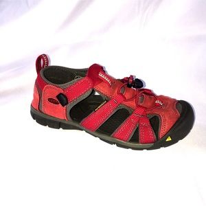 Keens Sport Sandals  size 3 (euro 35) red